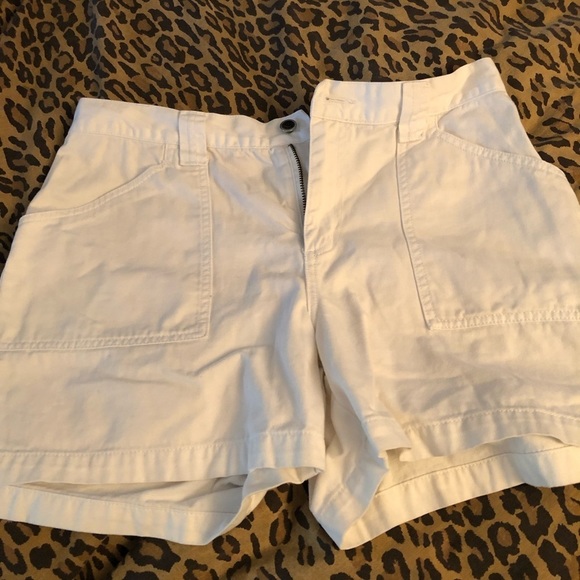Zena size 10 white denim shorts w/flap back snap pockets front pockets - Picture 7 of 7